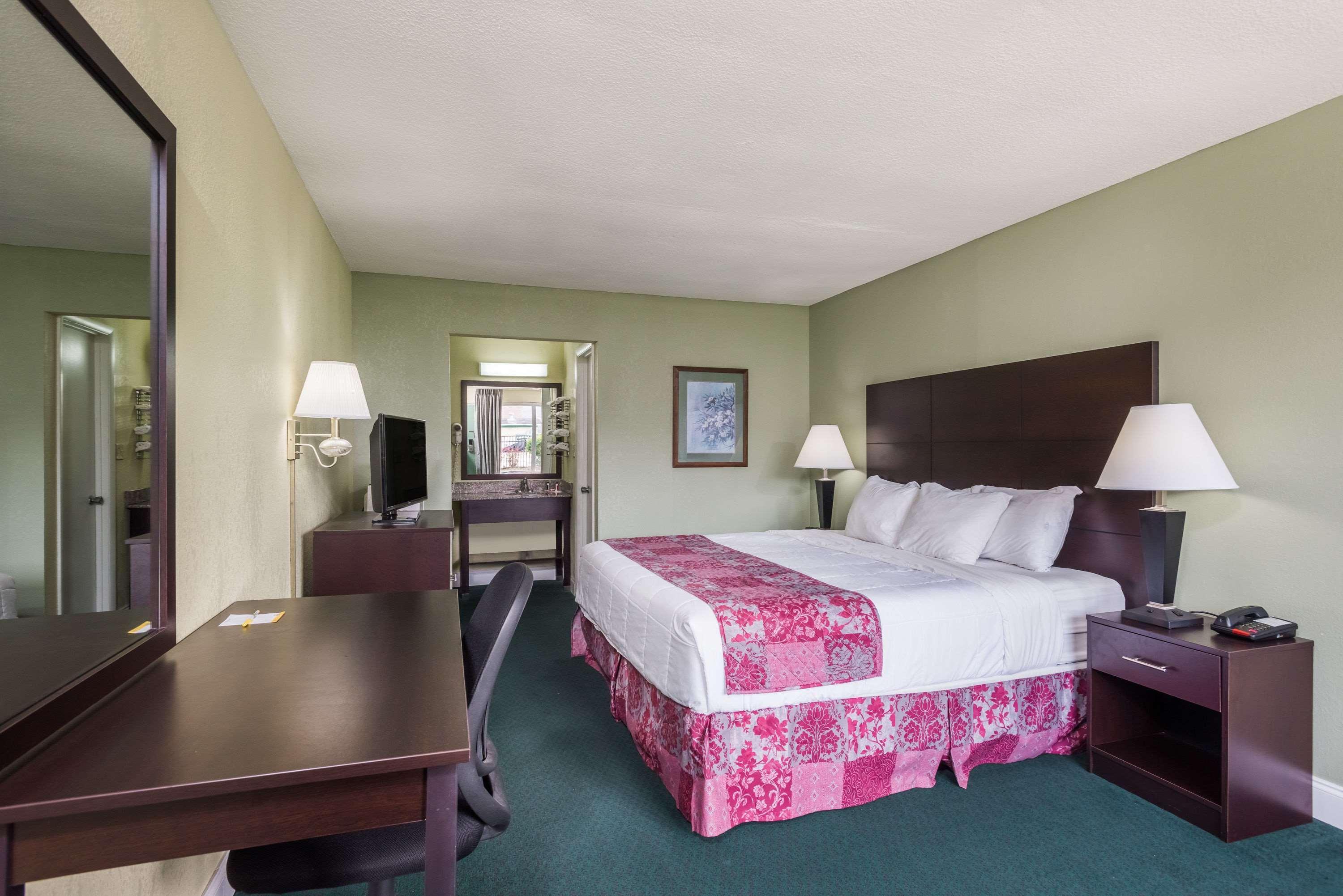 Days By Wyndham - Tennessee State Line Hotel Jellico